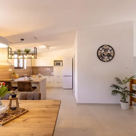 Apartment Modernes Mit Traumhaften Meerblick, Nur 400 Meter Zum Crikvenica